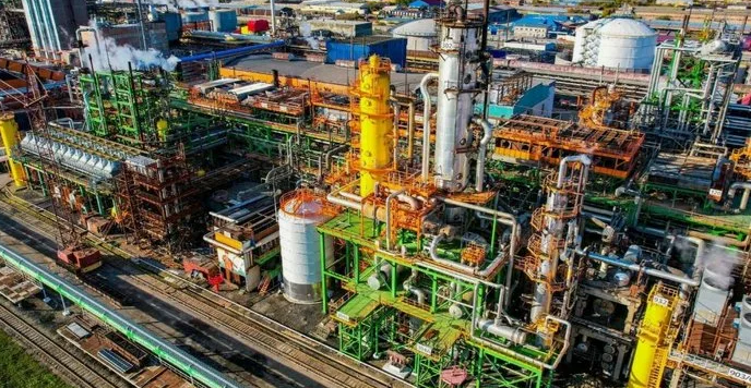 Промышленная площадка химического комбината Азот в Кемерове.