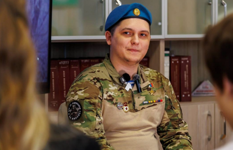 Официальная ориентировка на розыск 23-летнего Героя России Алексея Асылханова, пропавшего в городе Юрга Кемеровской области.