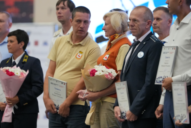 Водитель троллейбуса из Новокузнецка Владимир Рыбасов с дипломом XXII Всероссийского конкурса профессионального мастерства в Санкт-Петербурге.