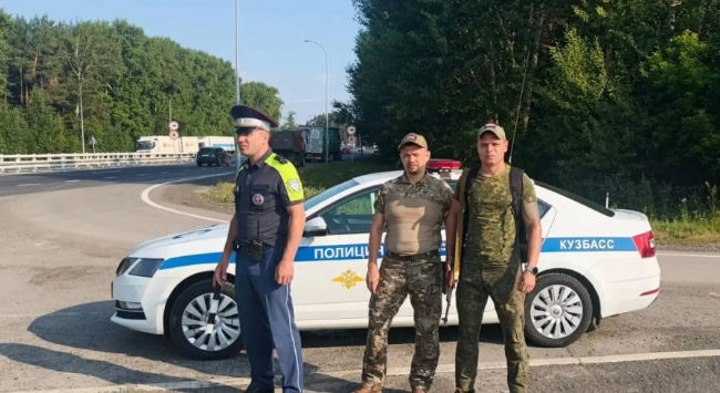 Контрольно-пропускной пост ГАИ и Росгвардии на въезде в город Кемерово, досмотр грузового транспорта