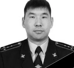 Сотрудники полиции и следователи прокуратуры Кузбасса работают на месте смертельного ДТП в Кемерове