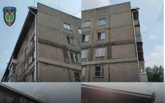 Многоквартирный жилой дом на бульваре Пионерском в Кемерове с отремонтированной крышей