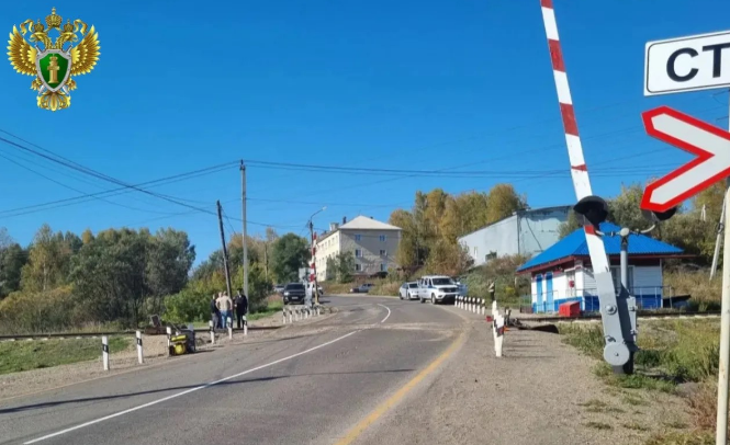 Регулируемый железнодорожный переезд в Анжеро-Судженске, где произошло столкновение дрезины и грузовика