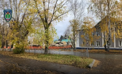 Снос опасного аварийного здания в Юрге после проверки прокуратуры Кузбасса