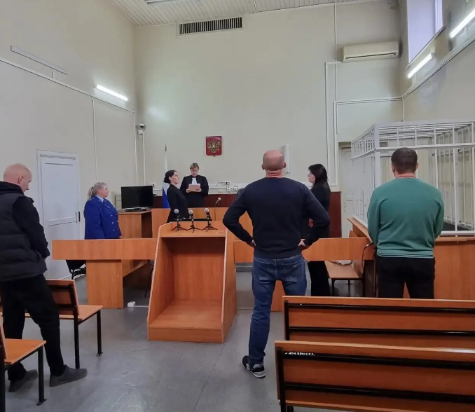 Зал судебных заседаний во время оглашения приговора бывшему сотруднику полиции