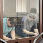 Новостная публикация регионального информационного портала о начале судебного процесса над тремя охотниками в Крапивинском районе.